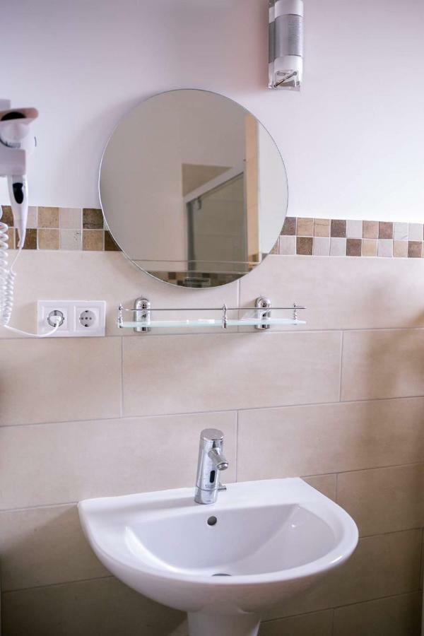 Casa Claudia Hotel Sangeorgiu de Padure Bagian luar foto